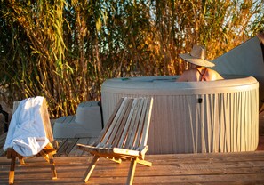 Outdoor spa tub