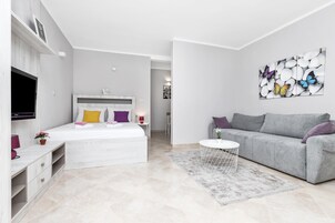 Standard Apartment | Individually decorated, desk, laptop workspace, blackout drapes