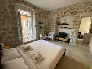 Standard Apartment | Individually decorated, desk, laptop workspace, blackout drapes - Apartments Marilu (Kotor)