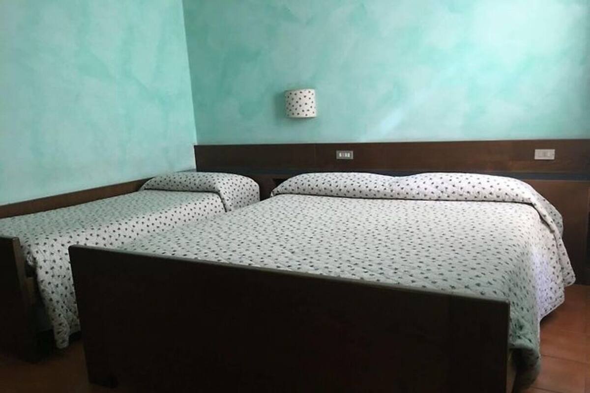 Quarto triplo luxo | Escrivaninha, Wi-Fi de cortesia, roupa de cama