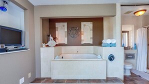 Combined shower/bathtub, hair dryer, soap - View of Mission Bay plus A/C, pets, and parking (San Diego)