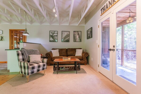 TV, caminetto, tavolo da ping pong