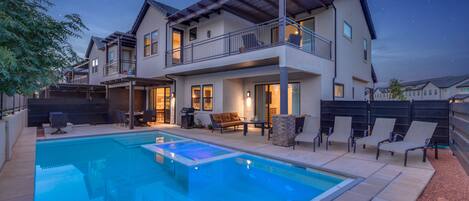 Een verwarmd zwembad