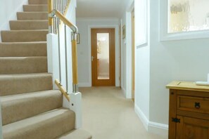 Interior - City Haven 10 min walk Cathedral & City + Netflix (Salisbury)