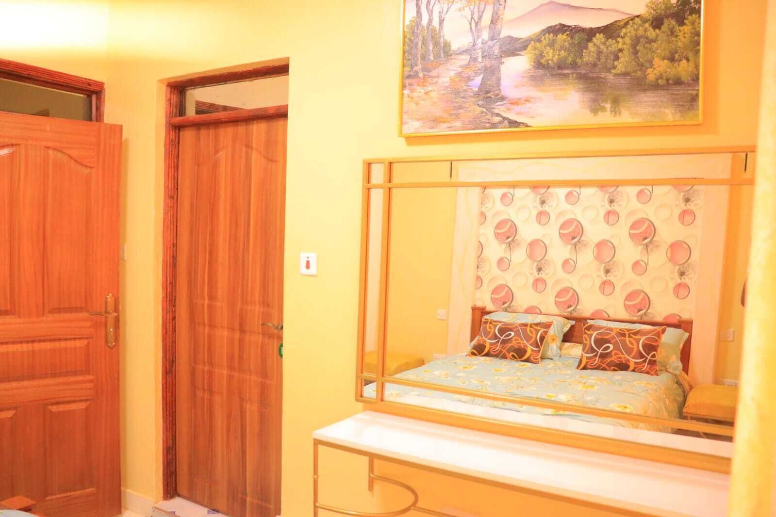 3 makuuhuonetta, työpöytä, silitysrauta/-lauta, ilmainen Wi-Fi