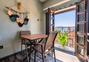 Kamar Standar | Area keluarga | TV layar datar