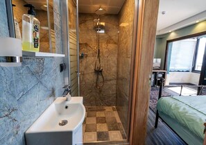 Deluxe Room | Bilik Mandi | Pancuran mandi, kelengkapan dandanan diri percuma, pengering rambut 