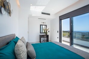 4 dormitoris, caixa forta a l'habitació i planxa i posts de planxar 