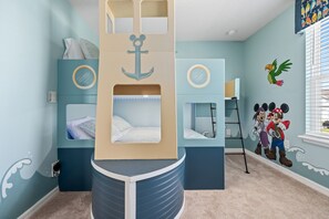 5 bedrooms, iron/ironing board, free WiFi, bed sheets - Windsor Escape | Themed Bedrooms | Townhome (Davenport)
