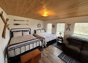 4 bedrooms, iron/ironing board, free WiFi, bed sheets