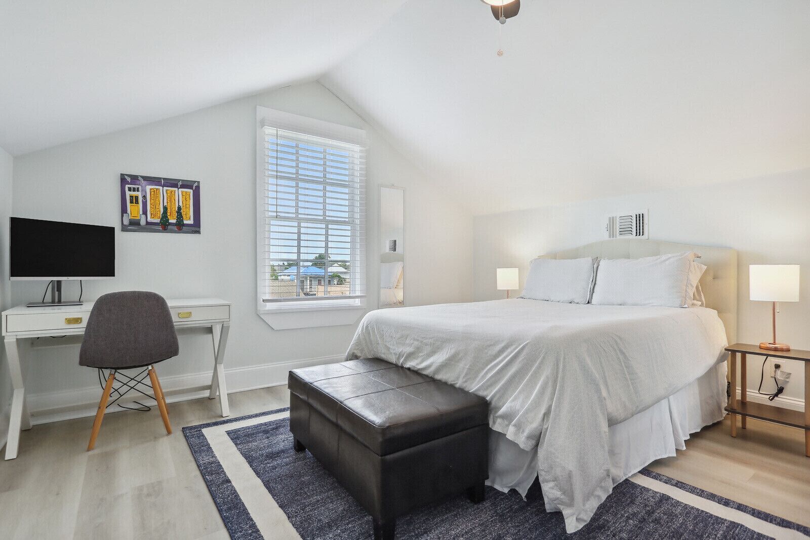 2 chambres, bureau, fer et planche à repasser, lit parapluie