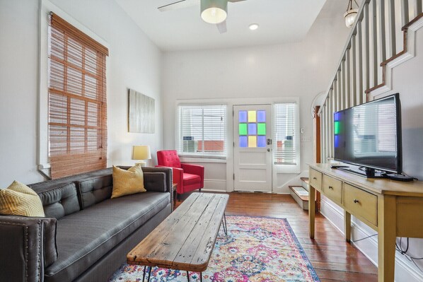 Smart TV, computer monitors