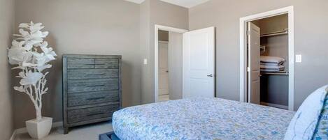 3 makuuhuonetta, silitysrauta/-lauta, ilmainen Wi-Fi, vuodevaatteet