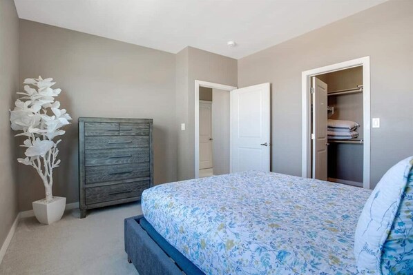 3 makuuhuonetta, silitysrauta/-lauta, ilmainen Wi-Fi, vuodevaatteet