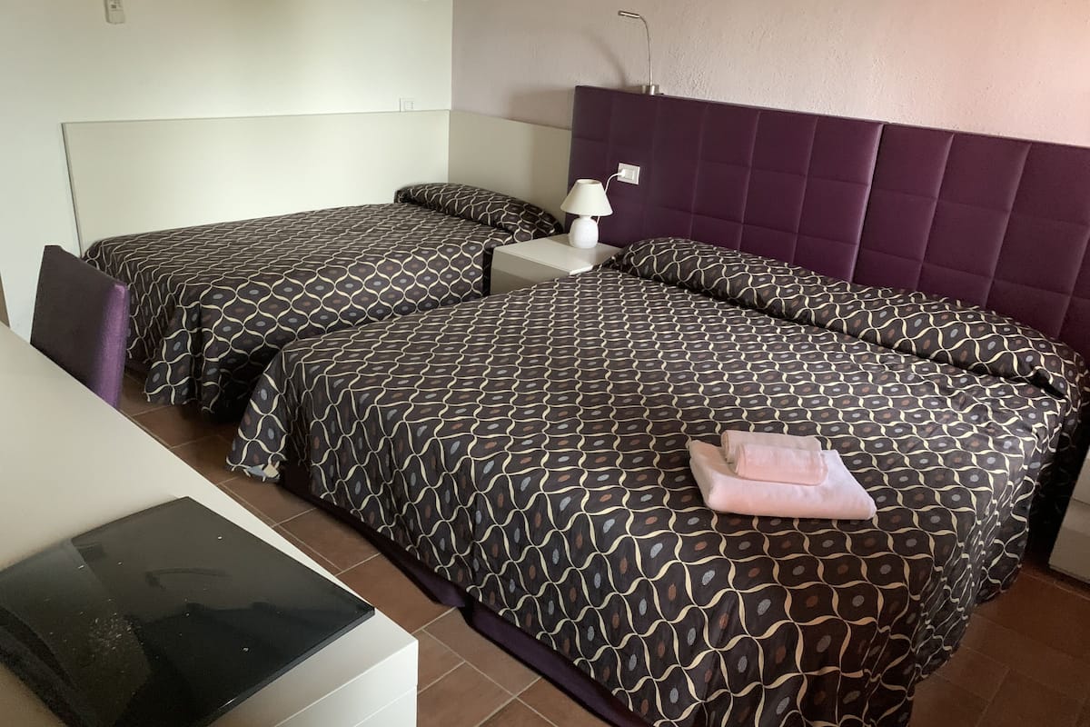 Comfort Apartment | Minibar, in-room safe, desk, laptop workspace