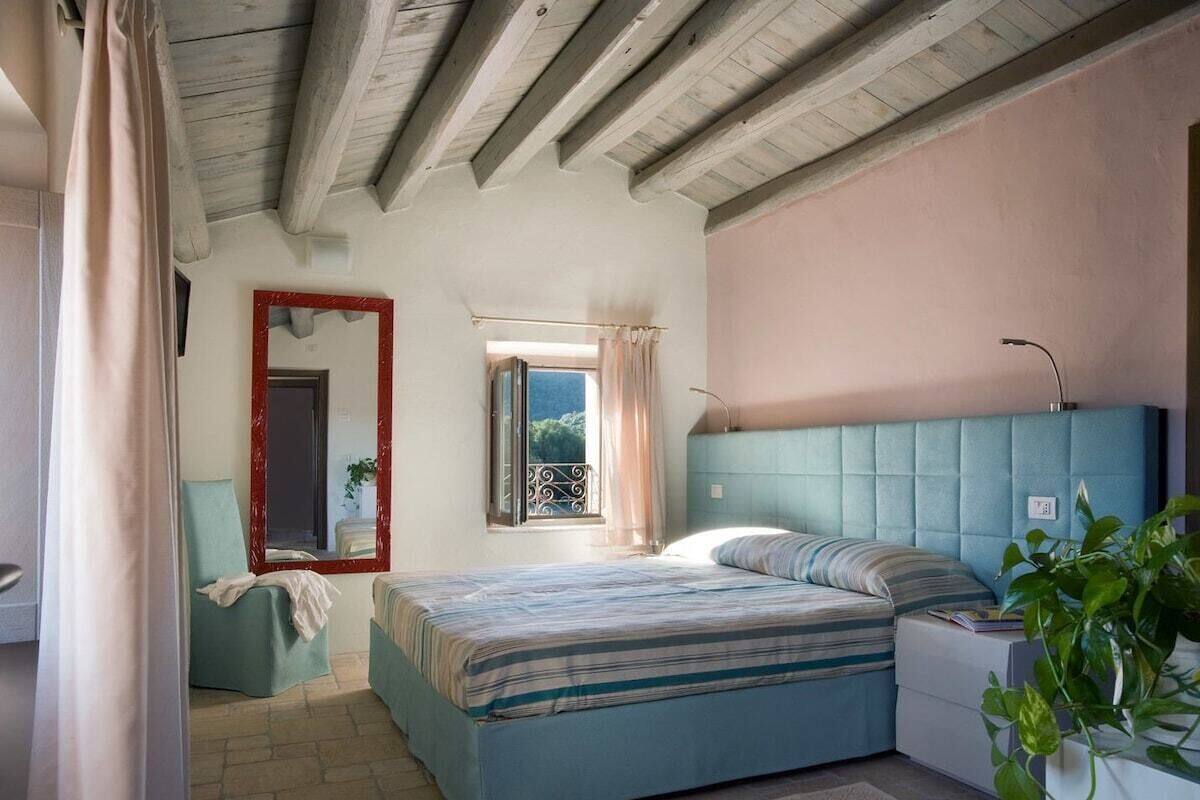 Comfort Double or Twin Room | 1 bedroom, minibar, in-room safe, desk