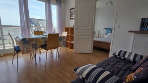 Unclassified image, 4 of 22, button - Beautiful, bright apartment at Les Sables Blancs in Concarneau - 150m from the beach and the GR34 (Concarneau)