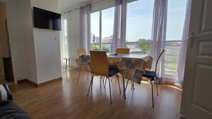 Unclassified image, 3 of 22, button - Beautiful, bright apartment at Les Sables Blancs in Concarneau - 150m from the beach and the GR34 (Concarneau)
