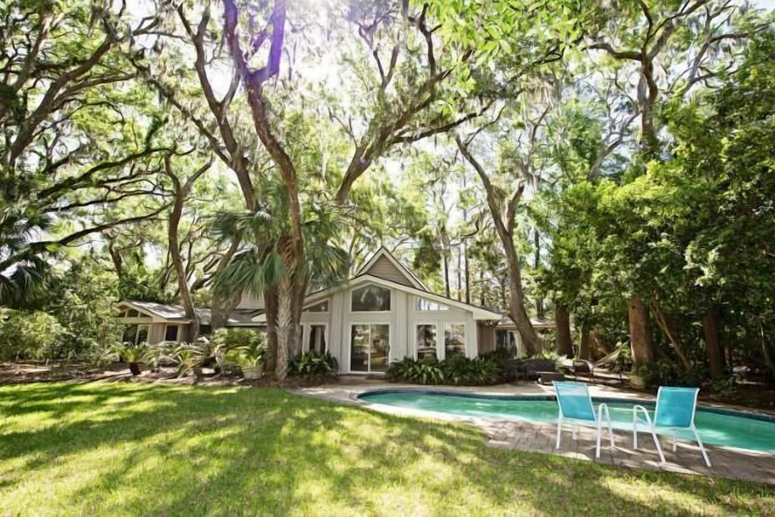 Luxurious 4-Bdrm Home w/ Private Pool on the 15th fairway of Harbour Town golf