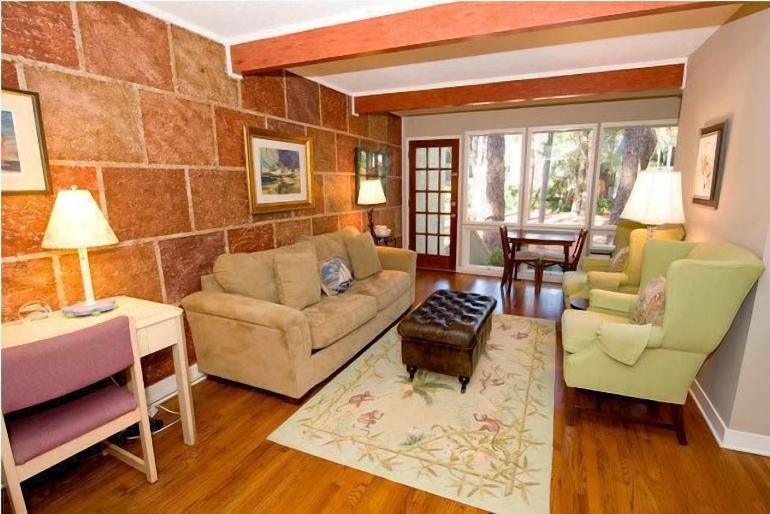 Charming & Spacious 4-Bdrm home, close to Beach & Harbour Town