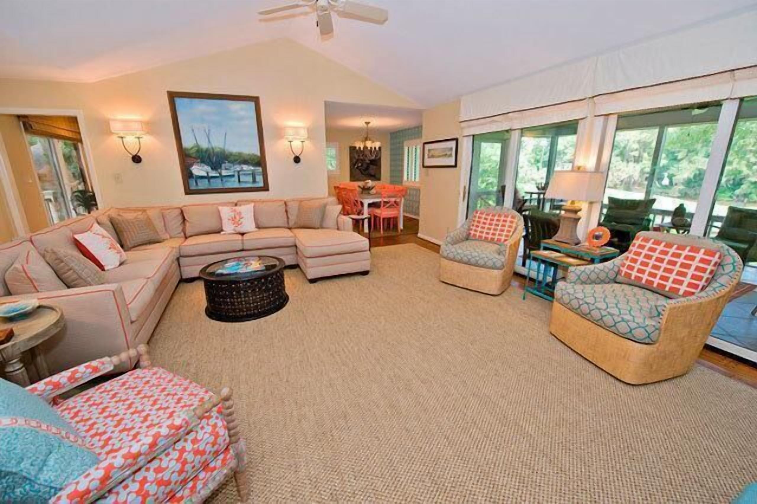 Spacious, direct golf-view 4-Bdrm home w/ Private Pool, close to Beach