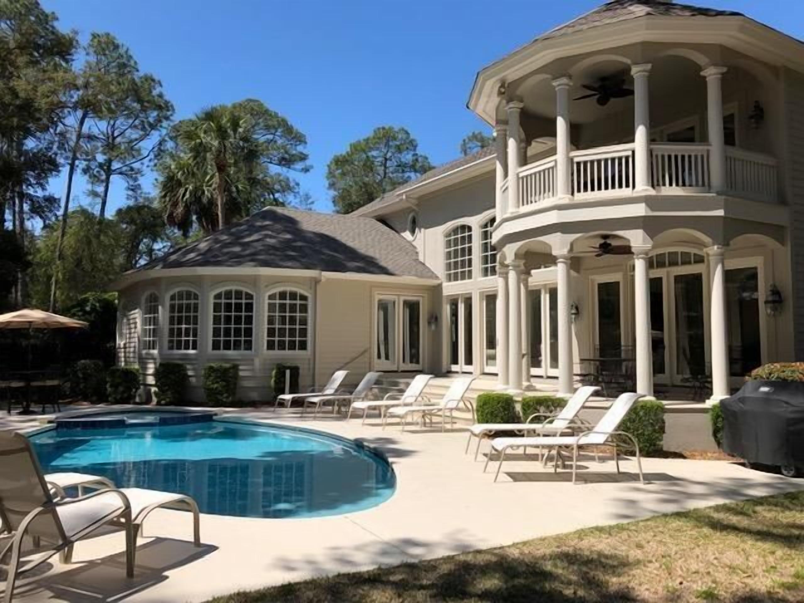 Spacious 6-Bdrm home w/ Private Pool & Spa, close to Beach & Golf