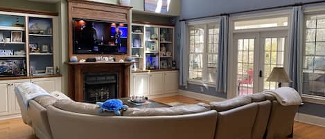 32-inch Smart TV with digital channels, TV, Netflix