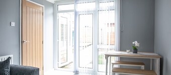 Cosy Modern AND Contemporary Home Close TO Centre