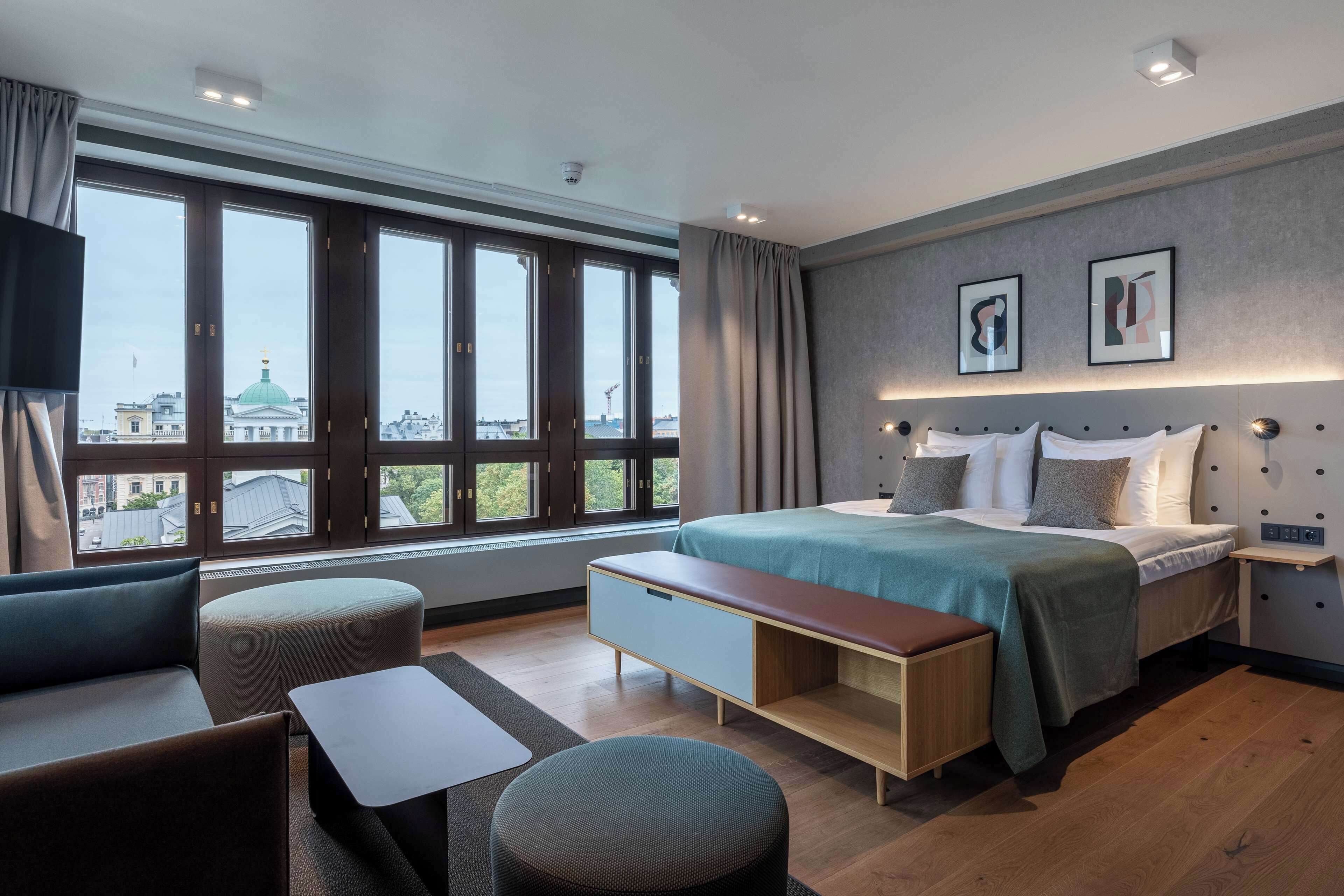 Junior Suite | Minibar, in-room safe, blackout drapes, iron/ironing board