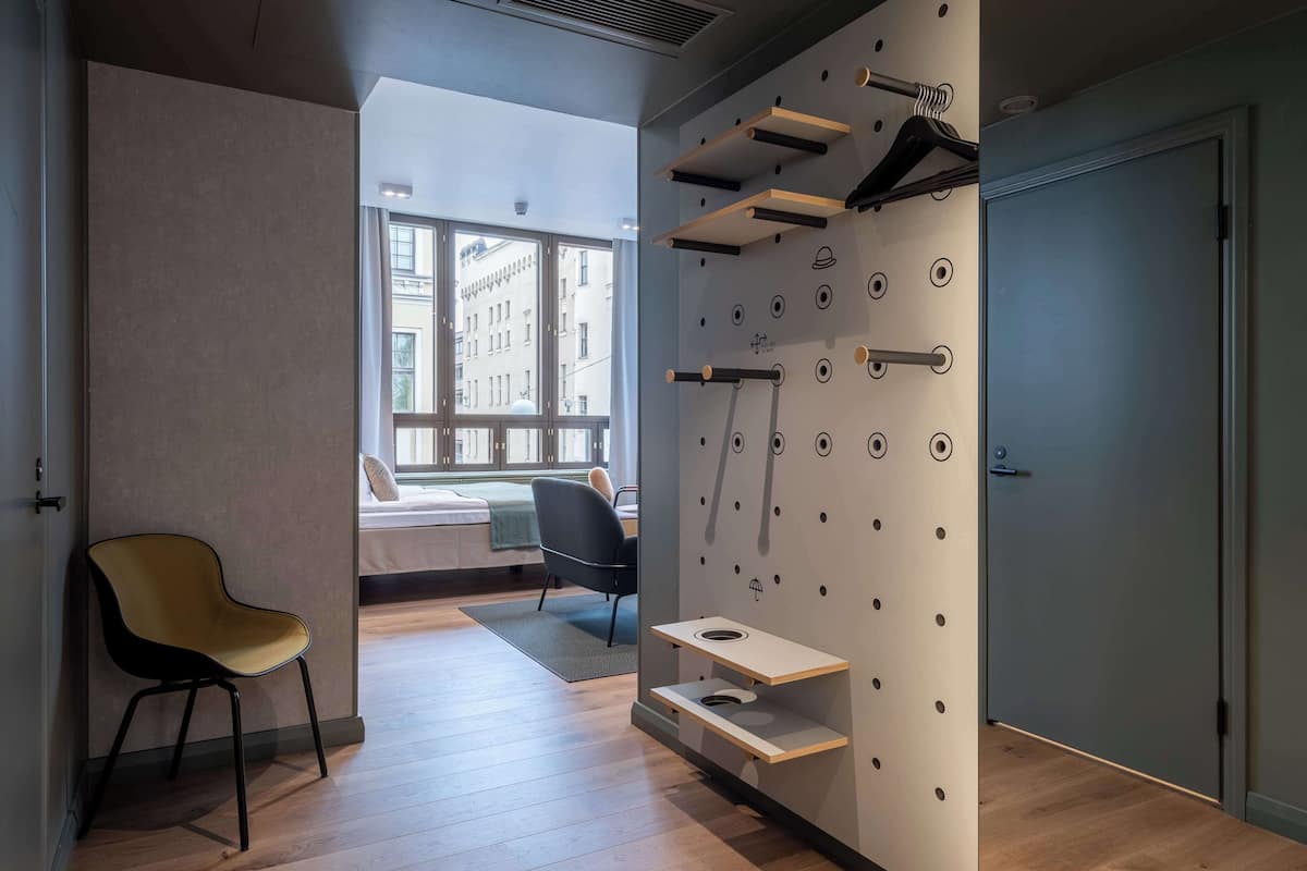 Junior-suite | Minibar, pengeskab på værelset, mørklægningsgardiner