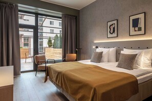 Minibar, caja de seguridad en la habitación y cortinas blackout 