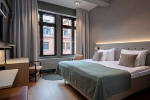 Rom – superior, 1 kingsize-seng | Minibar, safe på rommet, blendingsgardiner og strykejern/-brett