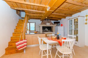 Cuisine privée | Réfrigérateur, plaque de cuisson