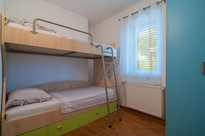 2 chambres, fer et planche à repasser, accès au Wi-Fi (inclus)
