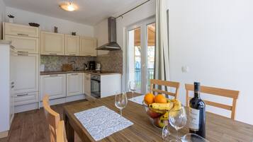 Vila | Cozinha privada | Geladeira, fogão, cooktop, lava-louças