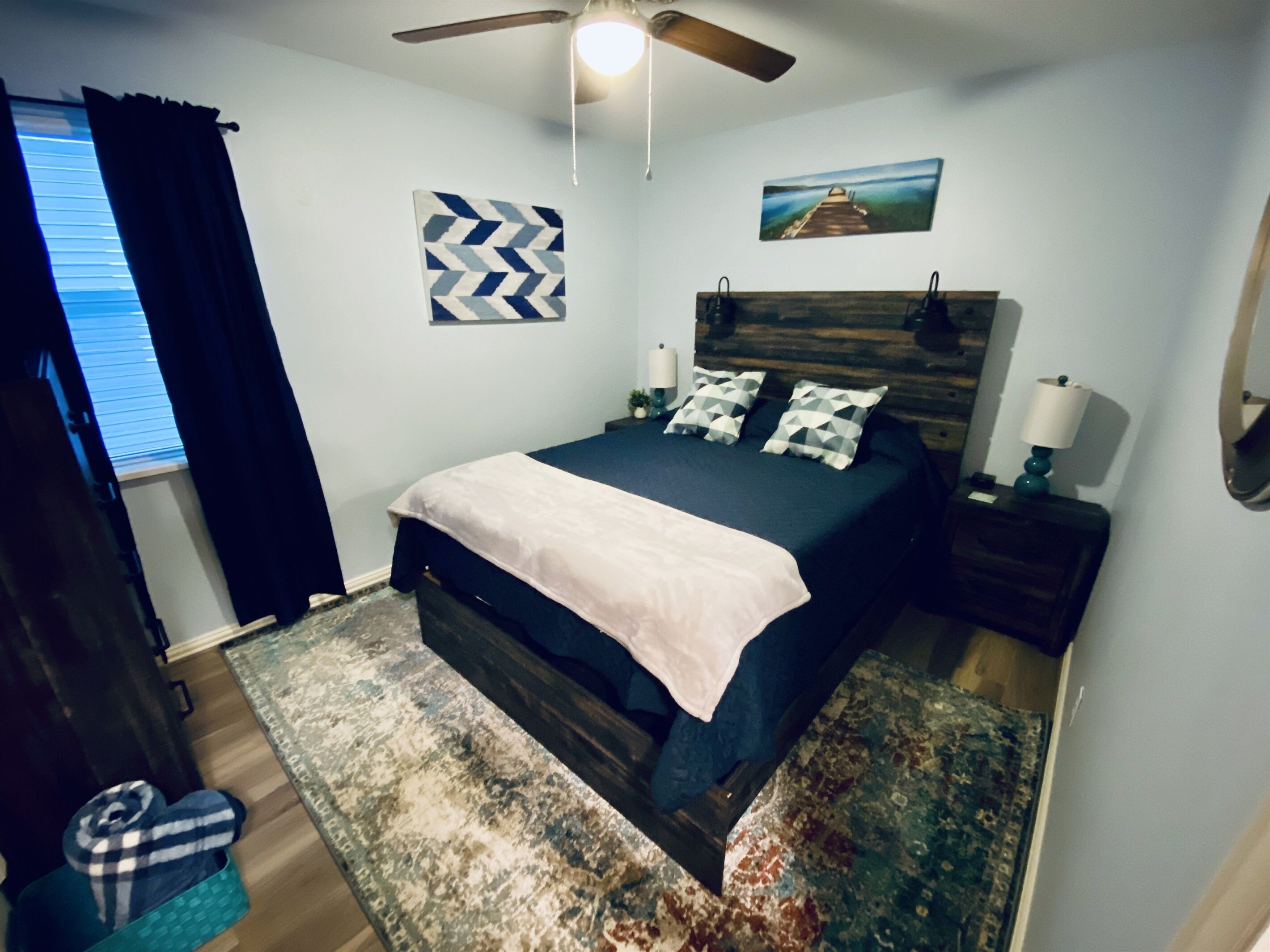 4 slaapkamers, een bureau, een strijkplank/strijkijzer, gratis wifi