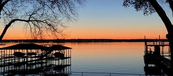Sunset View, fully fenced yard, dog friendly