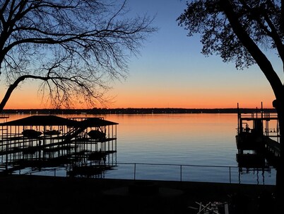 Sunset View, fully fenced yard, dog friendly