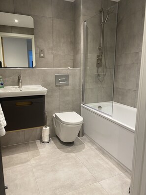 Combined shower/bathtub