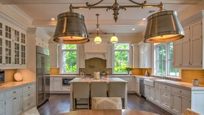 Unclassified image, 2 of 53, button - Bridgehampton Gem (Bridgehampton)