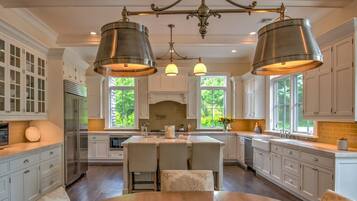 House, Multiple Beds (Bridgehampton Gem) | Private kitchen | Fridge, microwave, toaster, blender