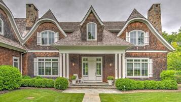 House, Multiple Beds (Bridgehampton Gem) | Exterior