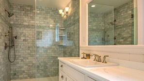 House, Multiple Beds (Bridgehampton Gem) | Bathroom - Bridgehampton Gem (Bridgehampton)