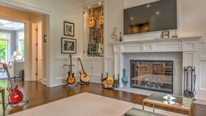 House, Multiple Beds (Bridgehampton Gem) | Living room | TV, fireplace, stereo - Bridgehampton Gem (Bridgehampton)