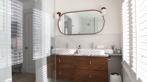 Bathroom - Three Stokes (East Hampton)