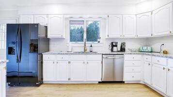 House, Multiple Beds (Wonderful in Windham) | Private kitchen
