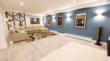 House, Multiple Beds (Wonderful in Windham) | Living area