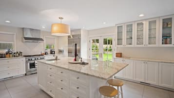 House, Multiple Beds (Floyd's Estate) | Private kitchen