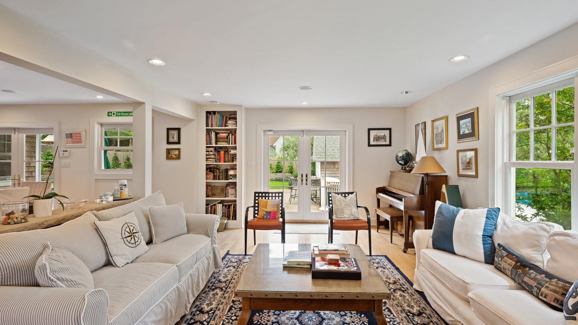 House, Multiple Beds (Floyd's Estate) | Living area