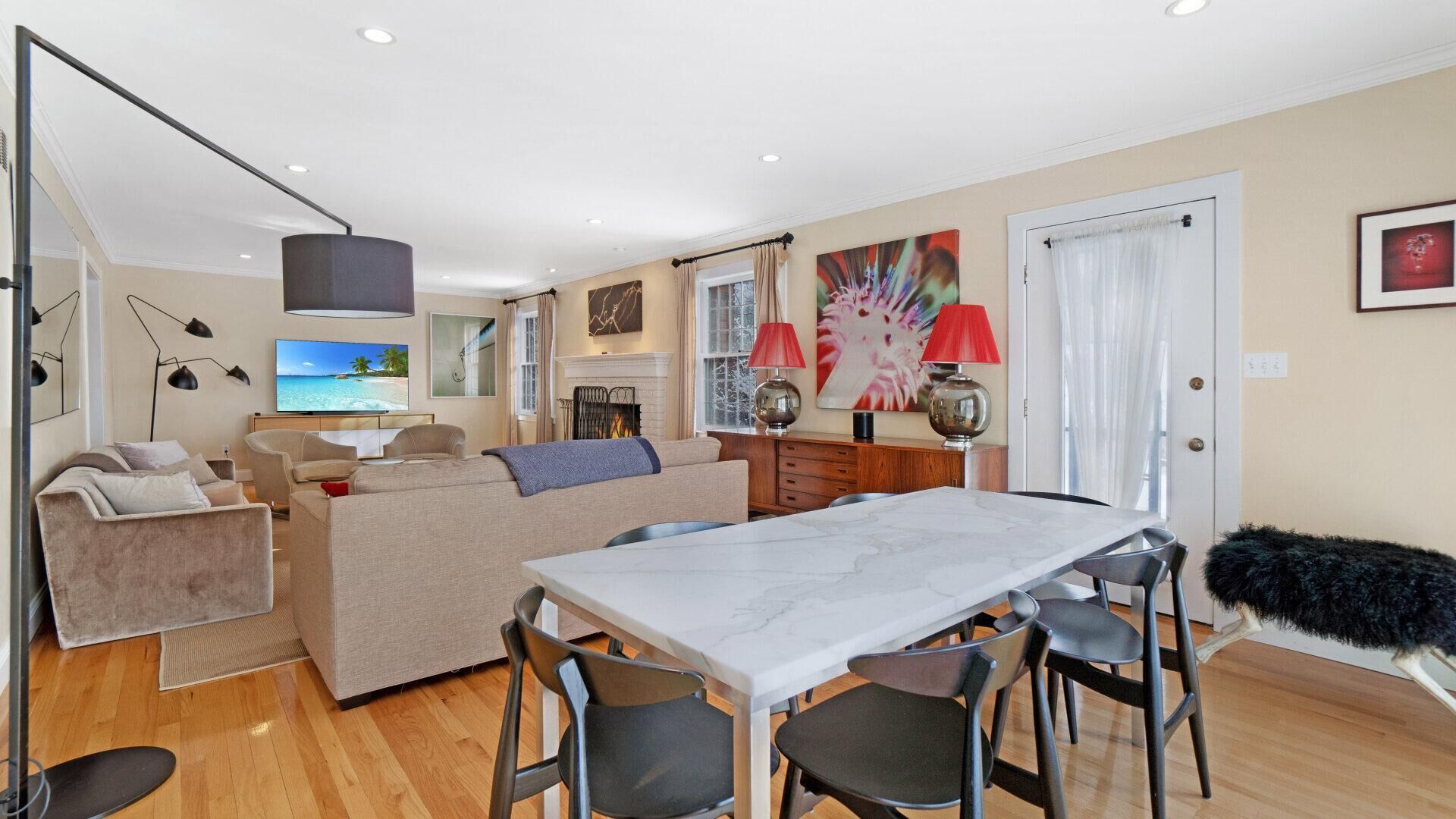 บ้านพัก, หลายเตียง (Woodbury Wonder) | ห้องนั่งเล่น | ทีวี, เตาผิง, สเตอริโอ